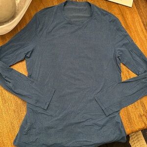 Men’s Lululemon long sleeved athletic shirt